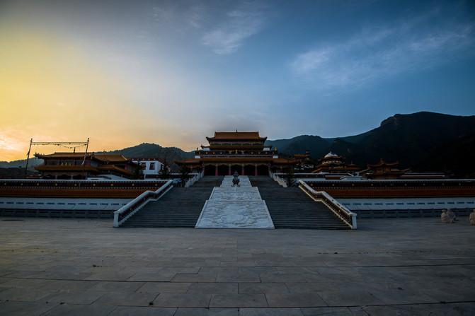 The resting place of the soul -- the north and South temples in Helan Mountain