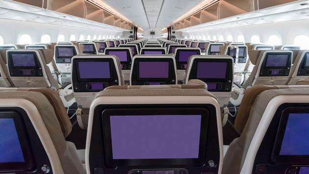 Delta’s Last Flight Blocking Middle Seats Signals End of Social Distancing
