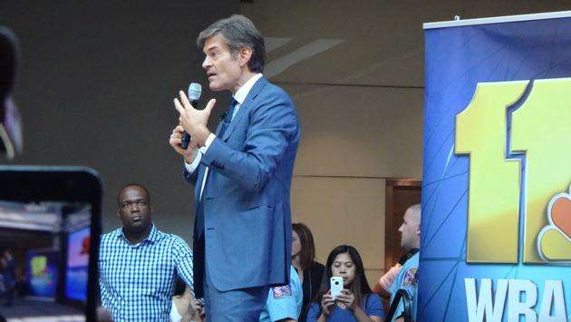 Dr. Oz Helps Save Passenger at Airport